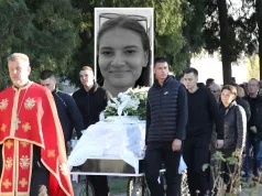 Stara Pazova zavijena u crno: Sahranjena Anđela (20), koja je poginula u Novom Sadu, ispratila je rijeka ljudi
