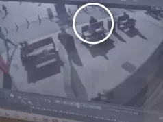 Ovo je čovjek koji je četiri sekunde prije urušavanja željezničke stanice ustao sa klupe