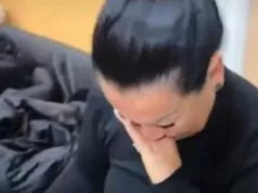 SIN (27) PJEVAČICE POGINUO U STRAVIČNOJ NESREĆI A ona sada u suzama zbog poklona: Emotivna uspomena na njega