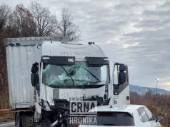 Težak sudar dva kamiona i automobila na M-17, totalna obustava saobraćaja