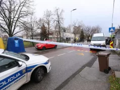 Učiteljica koja je pokušala spasiti djecu ima 31 ubodnu ranu, diše pomoću aparata