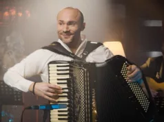OTKRIVEN RAZLOG ZBOG KOJEG JE SOFRA NAPUSTIO NIKAD NIJE KASNO! Žika Jakšić se harmonikašu javno obratio, on uzvratio ovim gestom