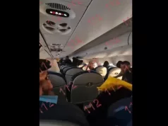 (VIDEO) Ispale maske, ljudi se mole, muškarac snima supruzi poruku: Pojavio se snimak iz aviona NEPOSREDNO PRIJE PADA