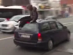 OGLASIO SE OTAC POVRIJEĐENE DJEVOJKE KOJU JE UDARIO AUTO NA BLOKADAMA “Moja kćerka je sada dobro zahvaljujući brzoj reakciji ljekara!”