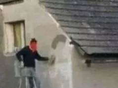 Fotka Bosanca koji uređuje fasadu bez ljestvi obišla je regiju, morate vidjeti kako se snašao