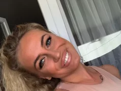 (FOTO) PRVO OGLAŠAVANJE MILICE VELIČKOVIĆ IZ PORODILIŠTA Podijelila sliku sa kćerkom: “Moja beba je kraljica”