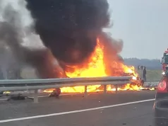 Teška saobraćajka, osoba poginula u gorućem autu