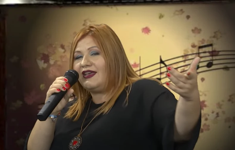 OVA PJEVAČICA JE KĆERKA ZORICE BRUNCLIK Pjeva po lokalnim kafanama, rodila ju je sa 18 godina: “Majka i očuh čekaju da im tražim da mi pomognu” OVA PJEVAČICA JE KĆERKA ZORICE BRUNCLIK Pjeva po lokalnim kafanama, rodila ju je sa 18 godina: “Majka i očuh čekaju da im tražim da mi pomognu”