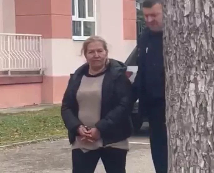 Osumnjičena za trgovinu djece u Brčkom dovedena u Tužilaštvo na saslušanje Osumnjičena za trgovinu djece u Brčkom dovedena u Tužilaštvo na saslušanje