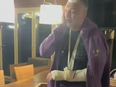 Čedomir Jovanović u gipsu, tvrdi da je pretučen: Objavio snimak kako plače