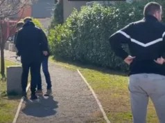 PRONAĐENA MAJKA KOJA JE BACILA BEBU U SMEĆE! Policija je uhapsila zbog čedomorstva, tijelo djeteta pronašao radnik “Čistoće”!