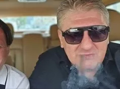 Toni Bijelić otišao u kuću svojih roditelja, usnimio kadrove, a u pozadini lijepa crnokosa djevojka: Evo ko je