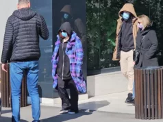 (FOTO) Žena i djeca Saše Popovića sletjeli u Beograd: Suzana Jovanović sa maskom preko cijelog lica, kćerka i sin pognute glave