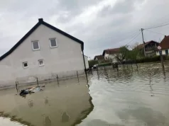 “Pojavile su se riječne zmije, penju se uz oluk kuće”