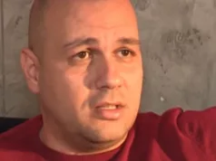 “KOSA MI JE OPADALA A DA TO NISAM NI PRIMJEĆIVAO” Pjevač opisao problem sa kojim se iznenada susreo: U hotelu je shvatio da nešto nije kako treba