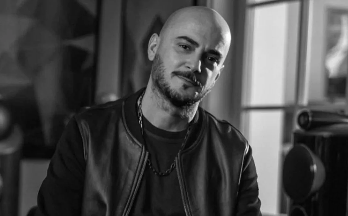 Vratio se da spasi ljude, plafon pao na njega: Ovo je Andrej, muzičar DNK koji je izgubio život u nezapamćenoj tragediji Vratio se da spasi ljude, plafon pao na njega: Ovo je Andrej, muzičar DNK koji je izgubio život u nezapamćenoj tragediji