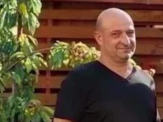 OVO JE VLASNIK DISKOTEKE SMRTI Nakon tragedije pokušao da POBJEGNE IZ ZEMLJE: Narod mu demolirao kafić, kamenicama gađao kuću i uništio kola