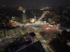 U Beogradu došlo do incidenta tokom protesta, iz pravca skupštine bačeno kamenje i flaše na studente