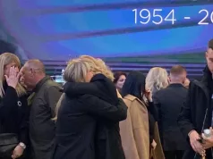LEPA BRENA ČVRSTO GRLI SUZANU JOVANOVIĆ, OBJE JECAJU NA SAV GLAS Potresna scena nakon komemoracije: Snežana Đurišić i Marija Šerifović neutješne