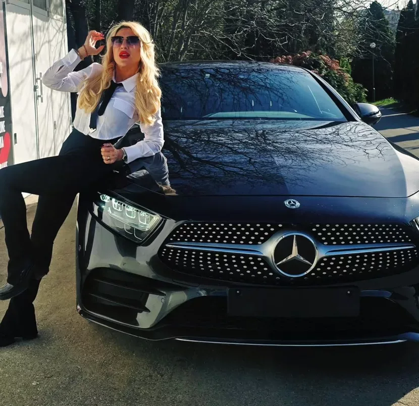 Jovana Jeremić kupila bijesnu mašinu, iskeširala 50.000 evra: Vozila auto od 2.000€, sad pokazala novu “mečku” Jovana Jeremić kupila bijesnu mašinu, iskeširala 50.000 evra: Vozila auto od 2.000€, sad pokazala novu “mečku”