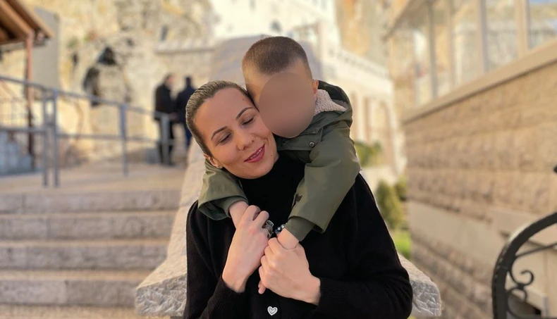 “MALI PLAVOOKI ANĐELE…” Potresne umrlice posvećene Luki (5) sa kojim je majka skočila u Moraču, riječi njegovih najbližih kidaju dušu “MALI PLAVOOKI ANĐELE…” Potresne umrlice posvećene Luki (5) sa kojim je majka skočila u Moraču, riječi njegovih najbližih kidaju dušu
