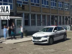 Drama u Tuzli: Dječak donio pištolj u školu pa sa njim prijetio vršnjacima koji su ga prijavili direktorici