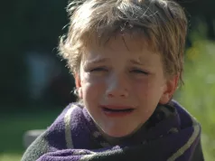 DJEČAK (7) UMRO NAKON ŠTO JE POJEO ČOKOLADNA USKRŠNJA JAJA Porodica ih dobila kao poklon, otkriveno i od koga: Majka i sestra se bore za život