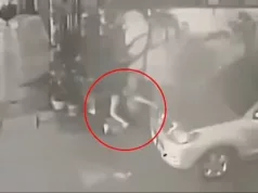 Djevojka (27) mrtva pijana se PORODILA NASRED ULICE i ostavila bebu u žardinjeri da UMRE, a onda se vratila na festival da se veseli dok joj je KRV LILA NIZ NOGE