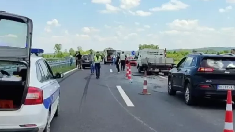 POGINUO SUVOZAČ, A AUTOMOBIL PREPOLOVLJEN Detalji jezive nesreće