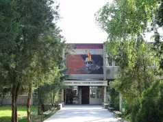 “Moja kćerka je na tim slikama, ne može da dođe sebi od stresa!” Dječak MONTIRAO LICA DJEVOJČICA i nastavnica na naga tijela: Saslušan u policiji, evo šta je rekao