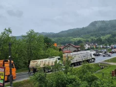 Saobraćajna nesreća kod Žepča: Povrijeđeno više osoba, obustavljen saobraćaj