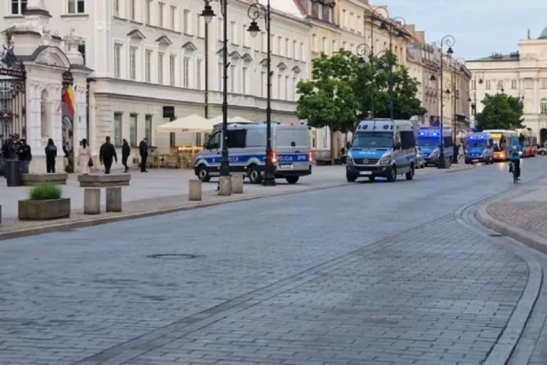 (FOTO) Horor: Sjekirom napao studente, ima mrtvih