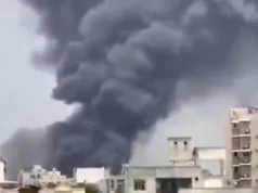 PAO AVION SA 242 LJUDI! Srušio se na stambene zgrade: Stigli prvi snimci, KULJA CRNI DIM!