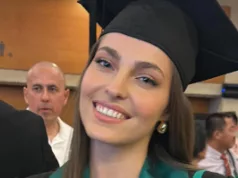 DŽEJLA RAMOVIĆ DIPLOMIRALA NA FAKULTETU! Studirala u inostranstvu, a evo šta je po struci (FOTO)