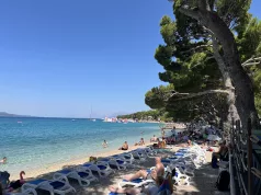 Naša ekipa prošetala Makarskom prvog dana ljeta: Evo šta smo zatekli na plažama