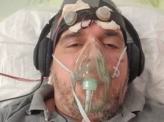 (FOTO) PRVA SLIKA PJEVAČA (42) IZ BOLNICE Priključen na kiseonik, u vidno lošem stanju
