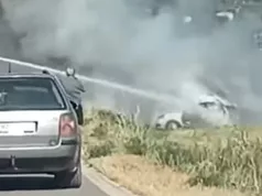 Snimak stravične nesreće u Trebinju: Automobil se zapalio nakon sudara sa motorom, ima mrtvih