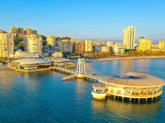 Ignorisala upozorenja: Državljanka BiH se utopila na plaži u Albaniji Tragedija u Draču: Državljanka BiH preminula nakon što ju je more povuklo pred očima turista