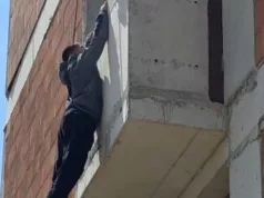 Muškarac visio sa terase zgrade u glavnom gradu: Ljudi gledali u čudu, ovo je razlog