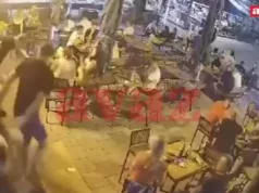 (UZNEMIRUJUĆI VIDEO) PESNICOM U GLAVU, PA KROZ PROZOR LOKALA Jezivi snimak tuče iz lokala u Živinicama