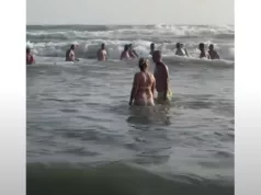 Pogledajte kako je izgledalo spašavanje žene u Ulcinju: Posjetioci formirali ljudski lanac