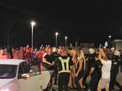 SKANDAL U LOZNICI! Građani prekinuli koncert Jelene Karleuše – pobjegla iz grada uz salve zvižduka i uvreda