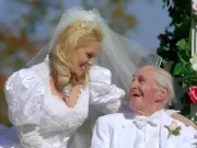 Udala se za 68 GODINA STARIJEG MILIJARDERA, bijesno trošila novac: Kad su otvorili testament uslijedio ŠOK VIJEKA