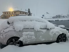 Napadao snijeg, zatvorene ceste, saobraćaj otežan