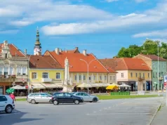 Drogiran muškarac vozio u rikverc i udario čovjeka koji je držao dijete u naručju