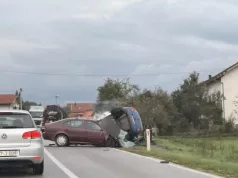Teška saobraćajna nesreća kod Donjeg Vakufa: Tri mlada života ugašena, jedan teško povrijeđen
