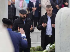 Federalni ministar unutrašnjih poslova Ramo Isak položio vijenac na mezar Alije Izetbegovića