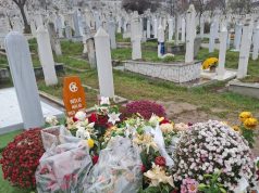 Mjesec i po nakon smrti Halida Bešlića: Mezar legendarnog pjevača i dalje prekriven cvijećem