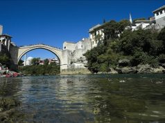 DRAMA U MOSTARU: Osoba pokušala skočiti sa Starog mosta, prevezena…