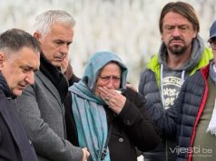 DIRLJIVO OKUPLJANJE PORODICE: Sejda prvi put na mezaru pokojnog Halida Bešlića (VIDEO)